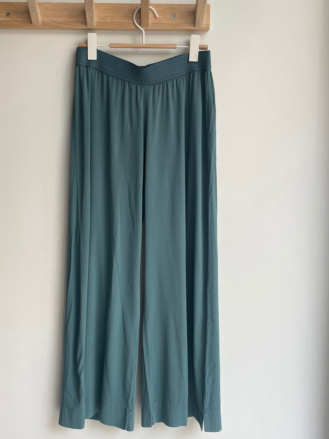 PANTALÓN CAPRI